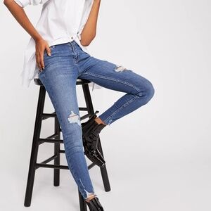 FREE PEOPLE - SHARK BITE SKINNY JEANS WITH NAKED AND RIPPED HEM IN BLUE size W30